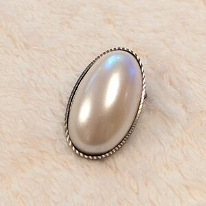 Vintage Creamy White Large Oval Faux Pearl Brooche w/ Notched Silvertone Boarder